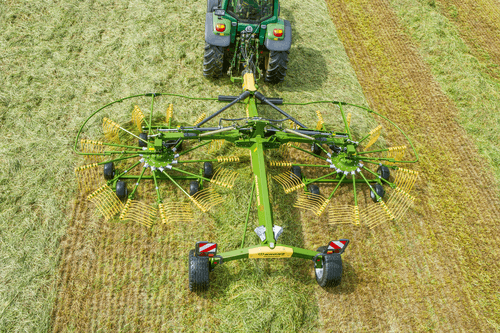Fenaison - Andaineurs - Andaineur double rotor SWADRO centraux et latéraux