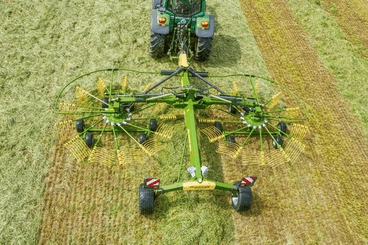 Fenaison - Andaineurs - Andaineur double rotor SWADRO centraux et latéraux