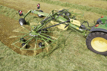Fenaison - Andaineurs - Andaineur double rotor SWADRO centraux et latéraux