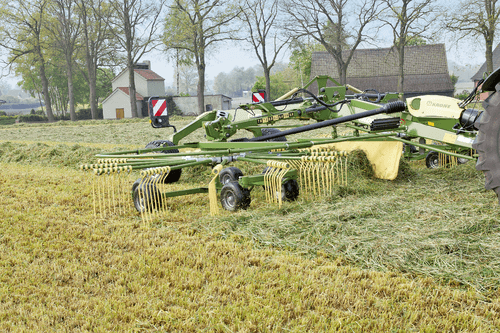 Fenaison - Andaineurs - Andaineur double rotor SWADRO centraux et latéraux