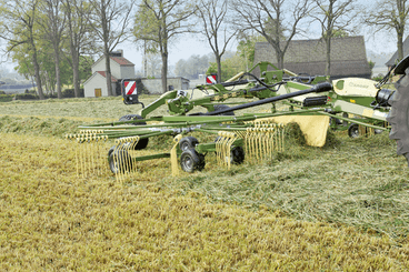 Fenaison - Andaineurs - Andaineur double rotor SWADRO centraux et latéraux