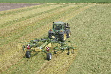 Fenaison - Andaineurs - Andaineur double rotor SWADRO centraux et latéraux