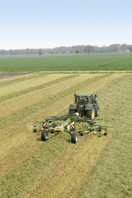 Fenaison - Andaineurs - Andaineur double rotor SWADRO centraux et latéraux