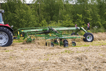 Fenaison - Andaineurs - Andaineur double rotor SWADRO centraux et latéraux